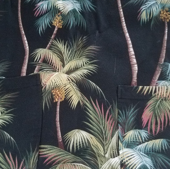 TROPICAL SCRUB TOP - Picture 2 of 2